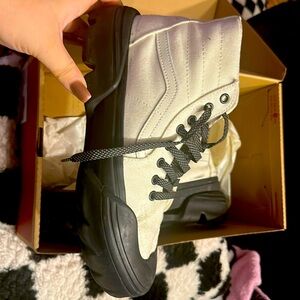 Black white skate, high vans shoes